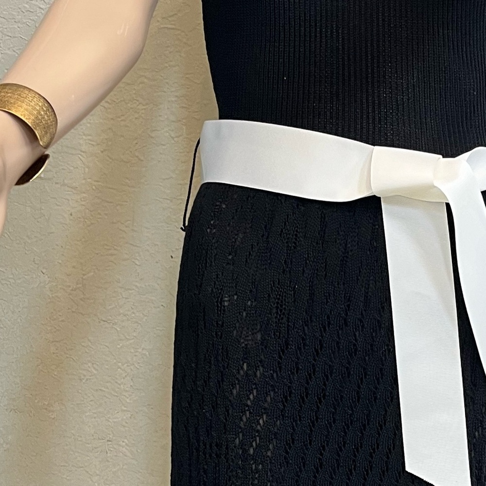 Black Sleeveless Dress with White Bow - Picture 4 of 9